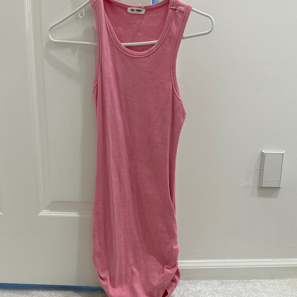 Pink Sleeveless Dress. Ruching on bottom sides
Size small